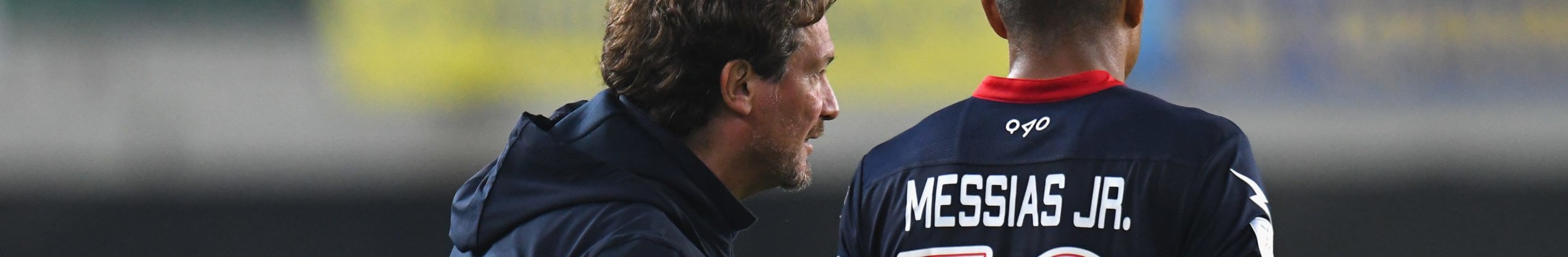 Cosenza-Crotone: derby calabrese tra due squadre dalle ambizioni opposte