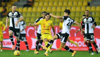 Cagliari-Parma, chi perde è fuori