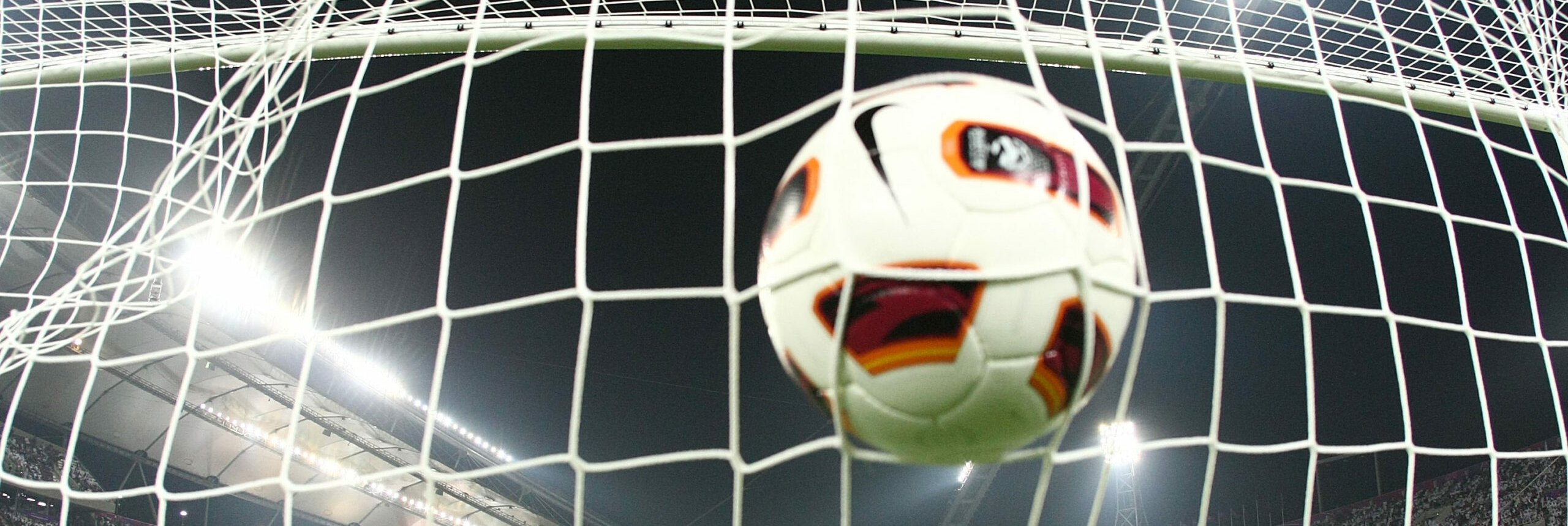 I 10 tiri più potenti nella storia del calcio: tutti i video