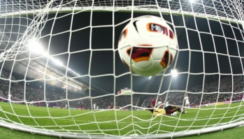 I 10 tiri più potenti nella storia del calcio: tutti i video