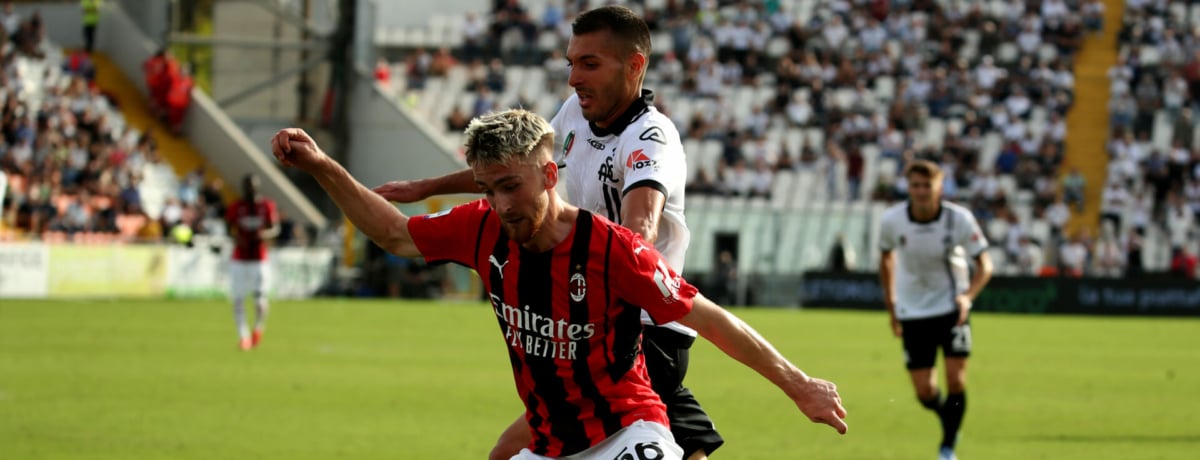 Milan-Spezia, 22a giornata Serie a 2021-22, Alexis Saelemaekers e Mehdi Bourabia