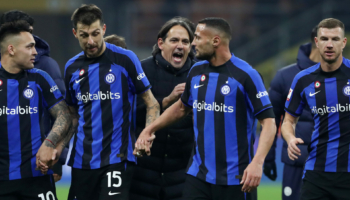 allenatore e giocatori dell'inter in campo