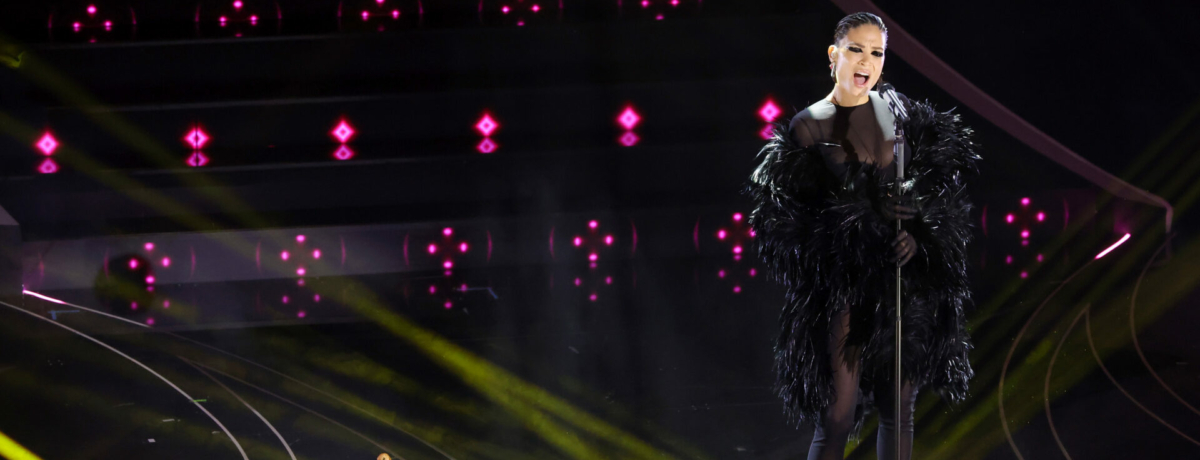 immagine con Elodie sul palco dell'Ariston Bwin News