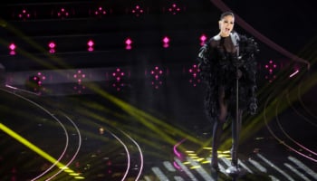 immagine con Elodie sul palco dell'Ariston Bwin News