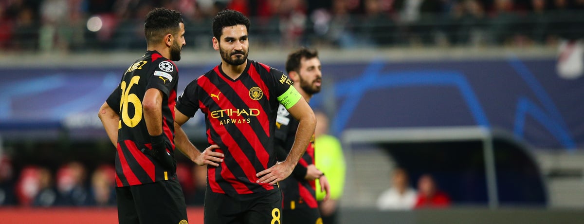 uomini del Manchester City in campo