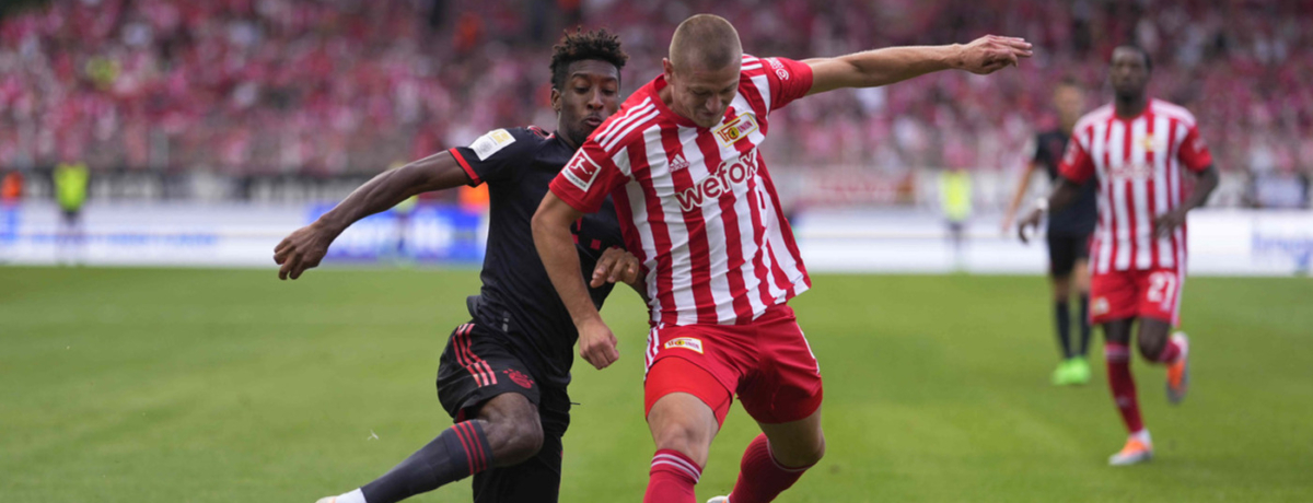 giocatori di bayern monaco e union berlino in azione