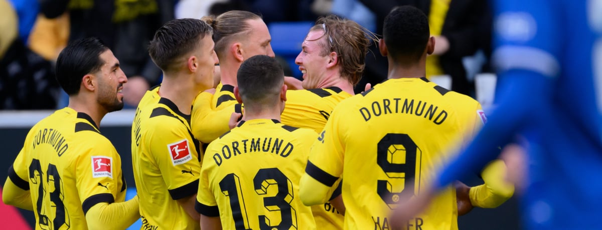 esultanza giocatori del borussia dortmund