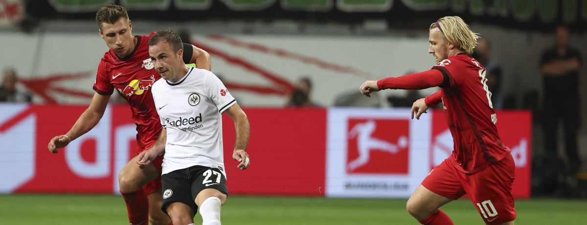 giocatori di lipsia e eintracht francoforte in azione
