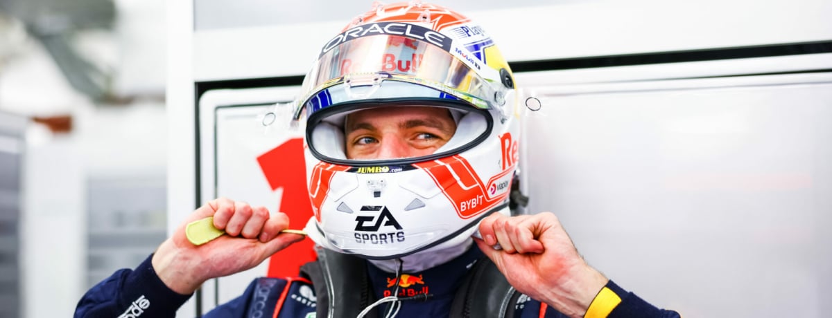pilota della Formula 1 pronto ad entrare in pista