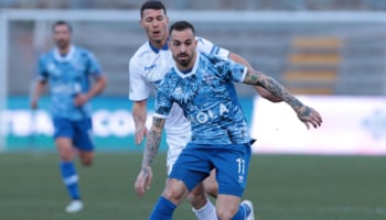 giocatori di como e frosinone in campo