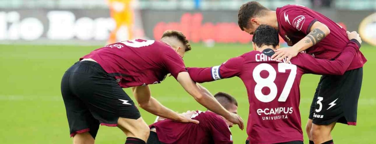 La Salernitana esulta per una rete