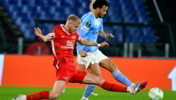 giocatori di AZ Alkmaar e Lazio in campo