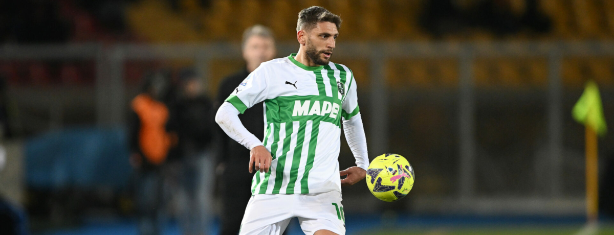 attaccante del Sassuolo in azione