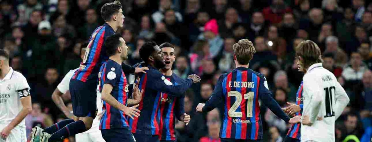 Il Barcellona esulta per il gol al Real Madrid
