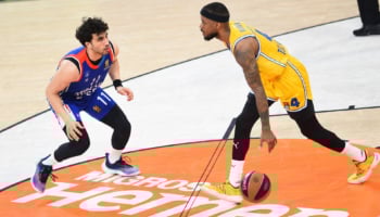 cestisti in azione