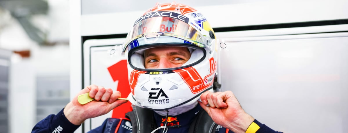 pilota della Formula 1 pronto ad entrare in pista