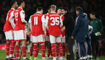 giocatori dei Gunners in campo