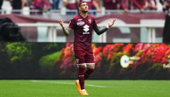 attaccante granata in campo