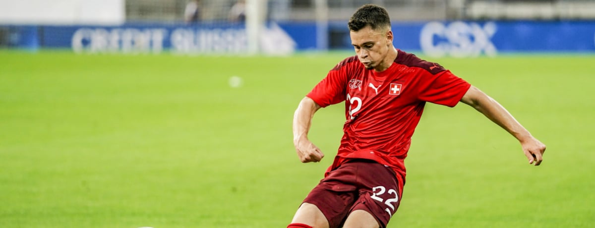 centrocampista svizzero in campo