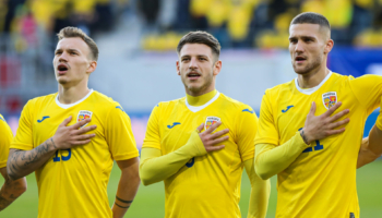 giocatori rumeni in campo