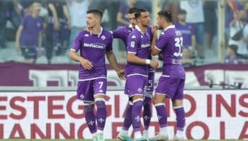 giocatori viola in campo