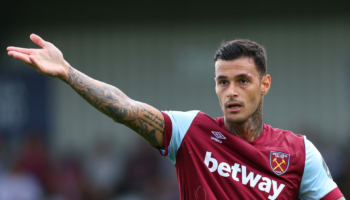 attaccante del West Ham in campo