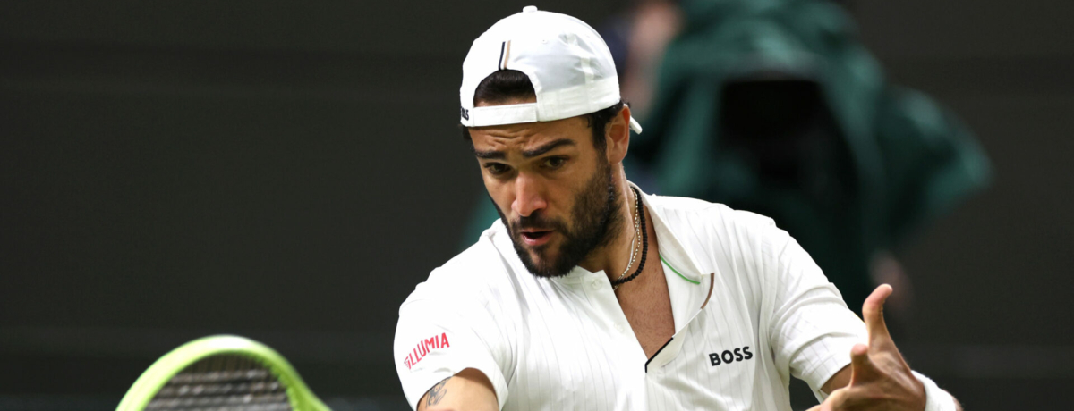 tennista italiano in campo
