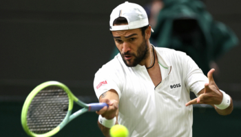 tennista italiano in campo