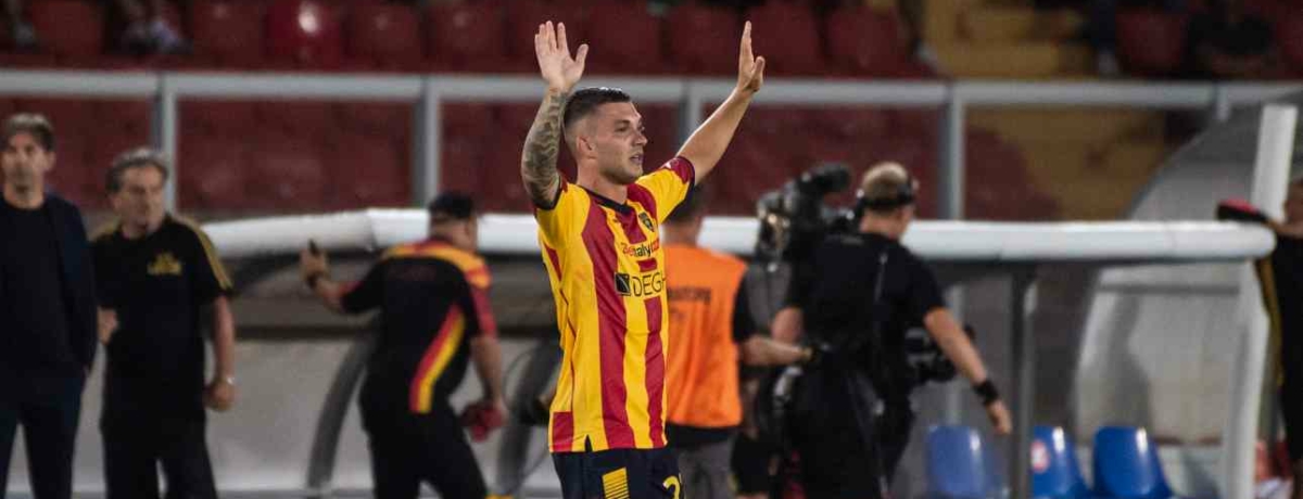 Lecce-Genoa: Strefezza torna titolare nel tridente dei pugliesi