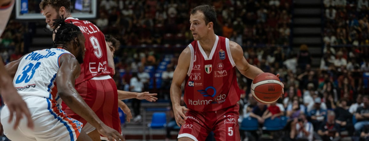 giocatore di basket in azione