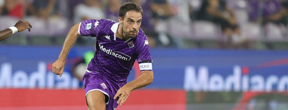 giocatore in maglia viola