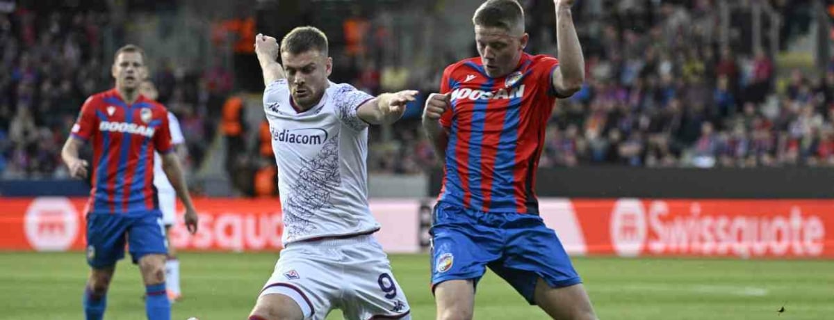 Fiorentina-Viktoria Plzen: ancora Beltran alle spalle di Belotti