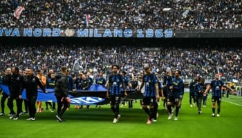 allenatore e attaccante nerazzurri in campo
