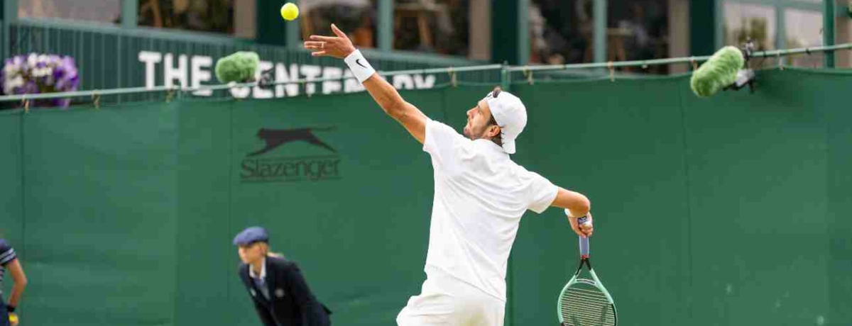tennista in azione