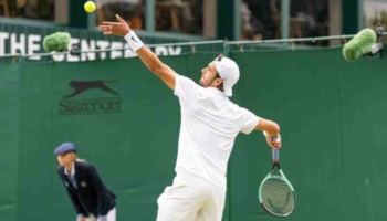 tennista in azione